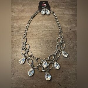 Paparazzi Silver Tone Necklace and Earring Set